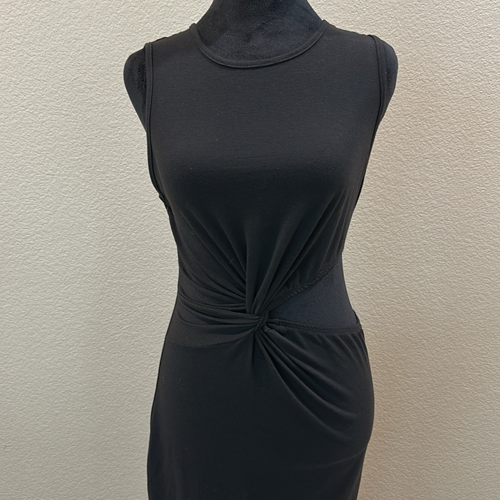 Elegant Black Sleeveless Dress with stomach cut out - Picture 3 of 6